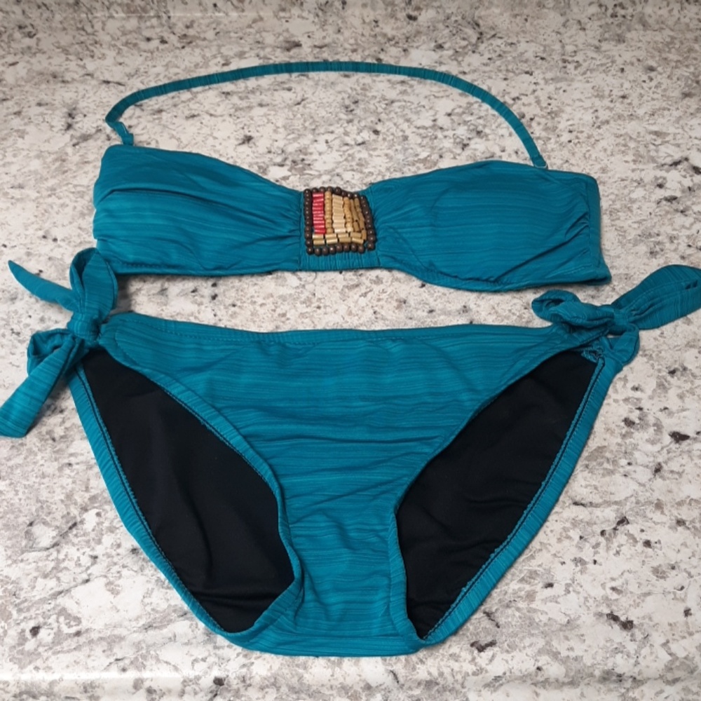 Mossimo  Medium 2pcs Swear Wear.